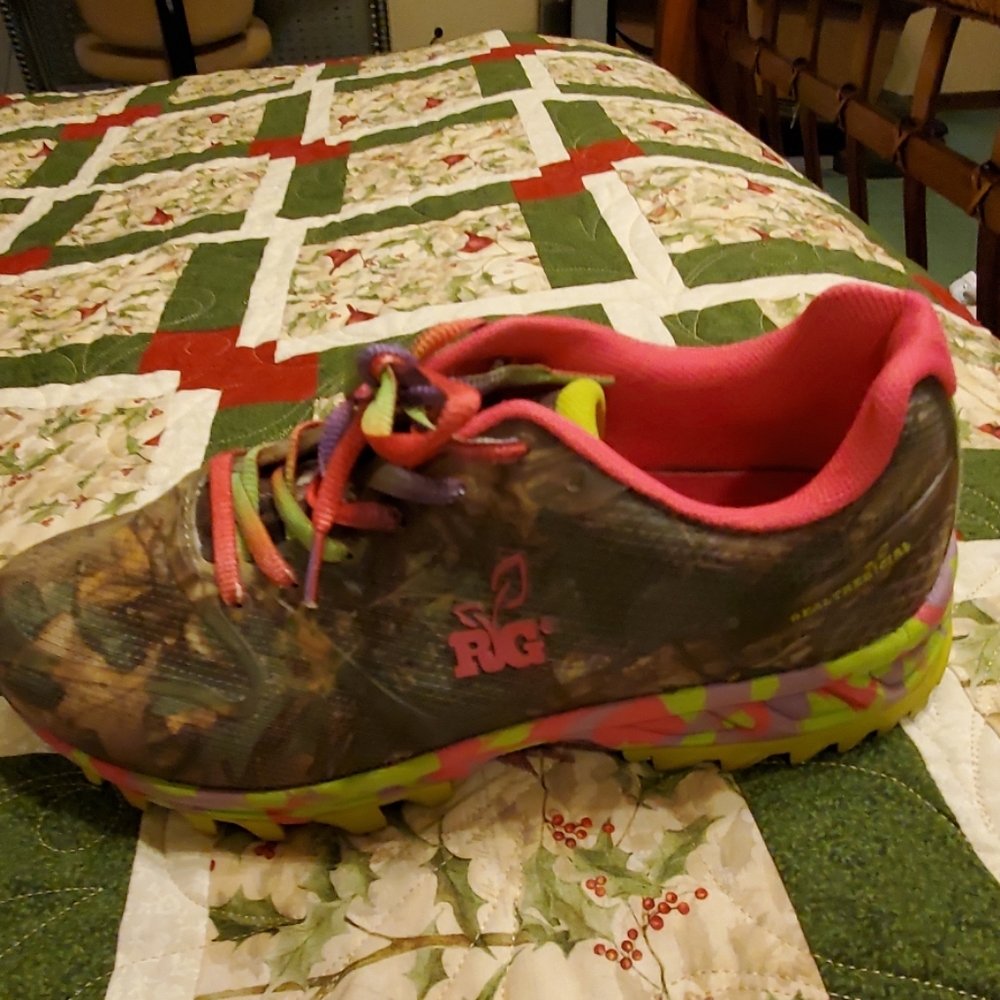 SHOES - Picture 4 of 6